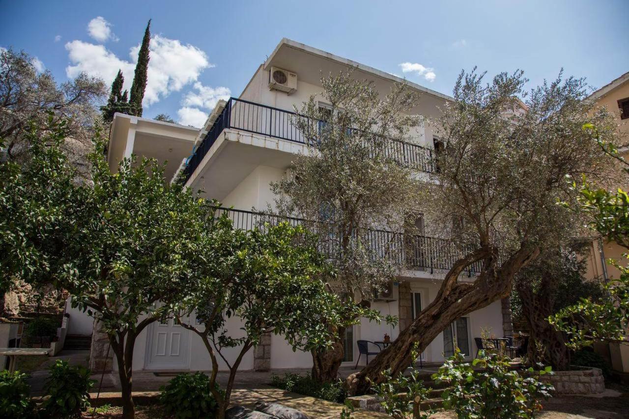 Hana Accommodation Sveti Stefan Ngoại thất bức ảnh